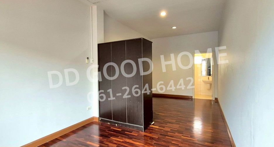 For rent and for sale 4 bedrooms townhouse in Mueang Nonthaburi, Nonthaburi