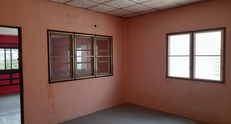 Reihenhaus zum Kauf mit 3 Zimmer in Ban Bueng, Chonburi
