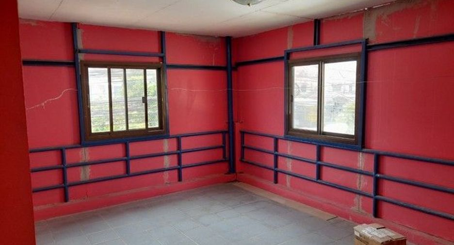 Reihenhaus zum Kauf mit 3 Zimmer in Ban Bueng, Chonburi