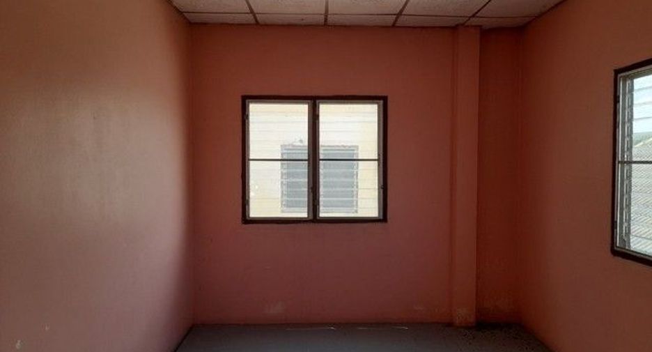 Reihenhaus zum Kauf mit 3 Zimmer in Ban Bueng, Chonburi