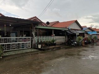 À vendre 1 chambre maison de ville à Ban Bueng, Chonburi