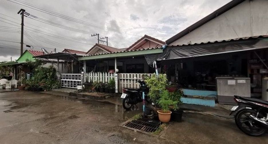 For sale 1 bed townhouse in Ban Bueng, Chonburi