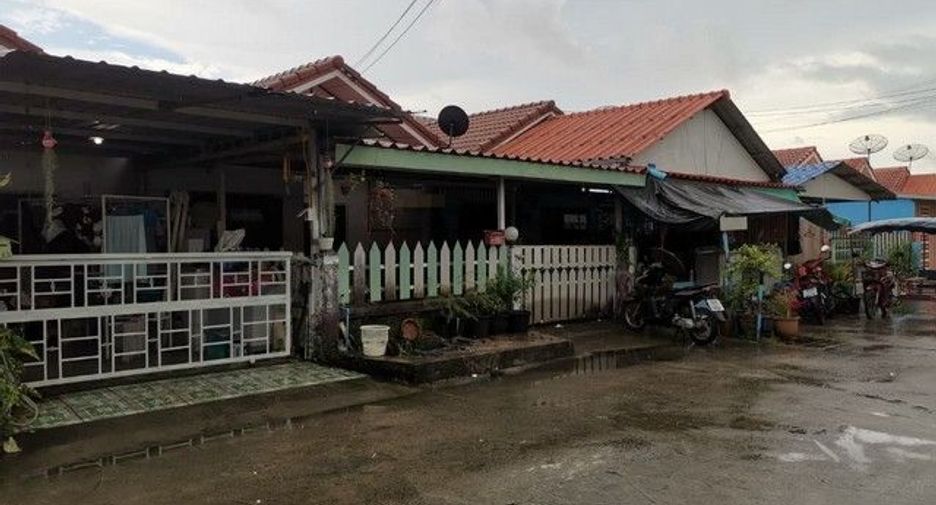 For sale 1 bed townhouse in Ban Bueng, Chonburi