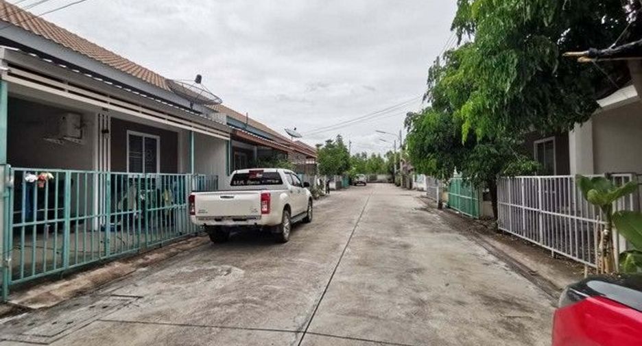 For sale 2 bedrooms townhouse in Ban Bueng, Chonburi