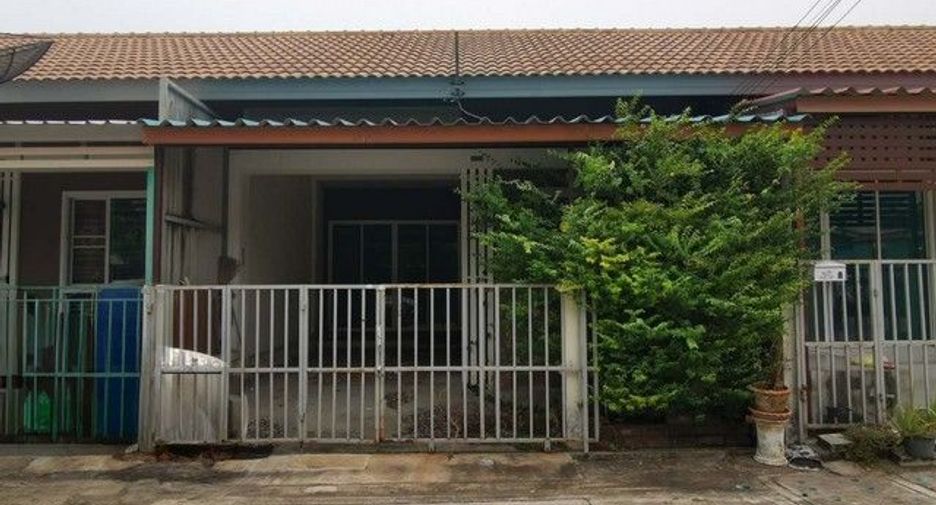 For sale 2 bedrooms townhouse in Ban Bueng, Chonburi
