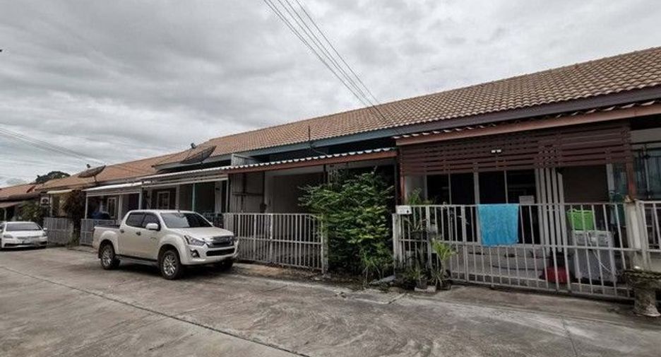 For sale 2 bedrooms townhouse in Ban Bueng, Chonburi