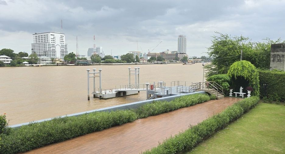 For sale 3 bedrooms condo in Phra Nakhon, Bangkok