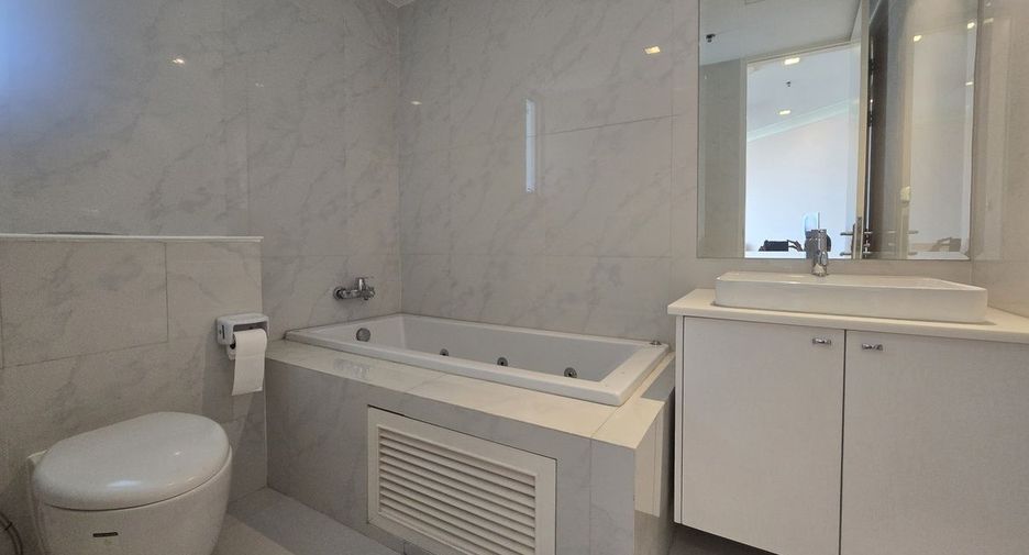 For sale 3 bedrooms condo in Phra Nakhon, Bangkok