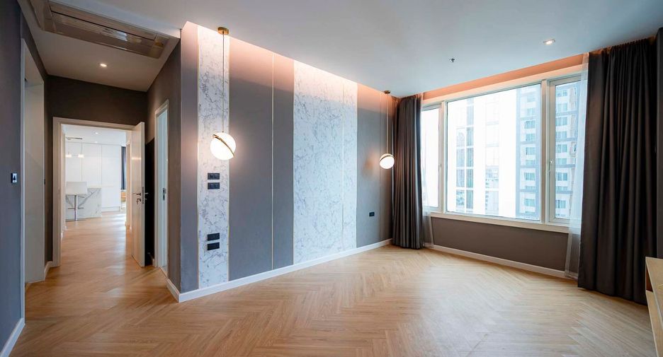For sale 3 bedrooms condo in Khlong Toei, Bangkok