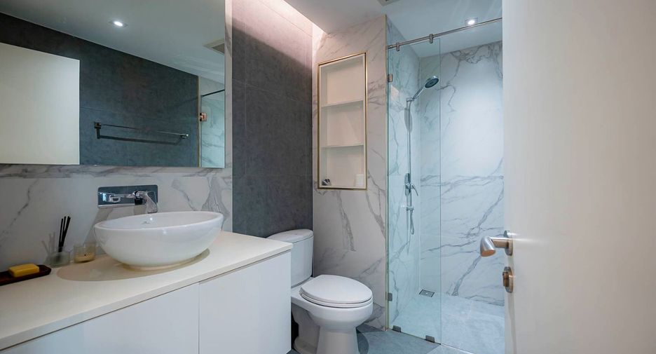 For sale 3 bedrooms condo in Khlong Toei, Bangkok