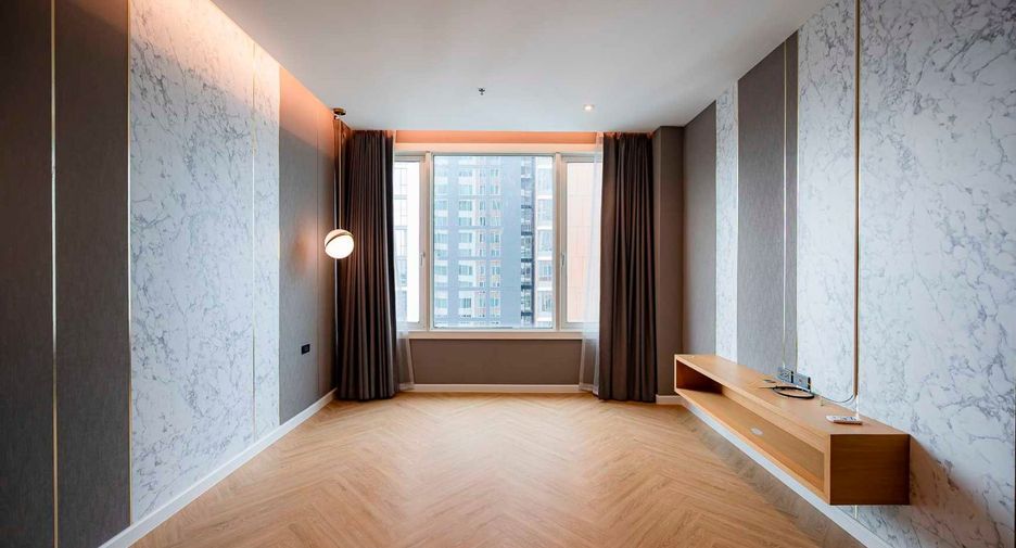 For sale 3 bedrooms condo in Khlong Toei, Bangkok