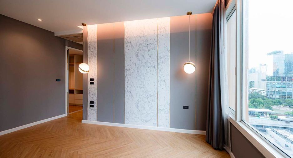 For sale 3 bedrooms condo in Khlong Toei, Bangkok
