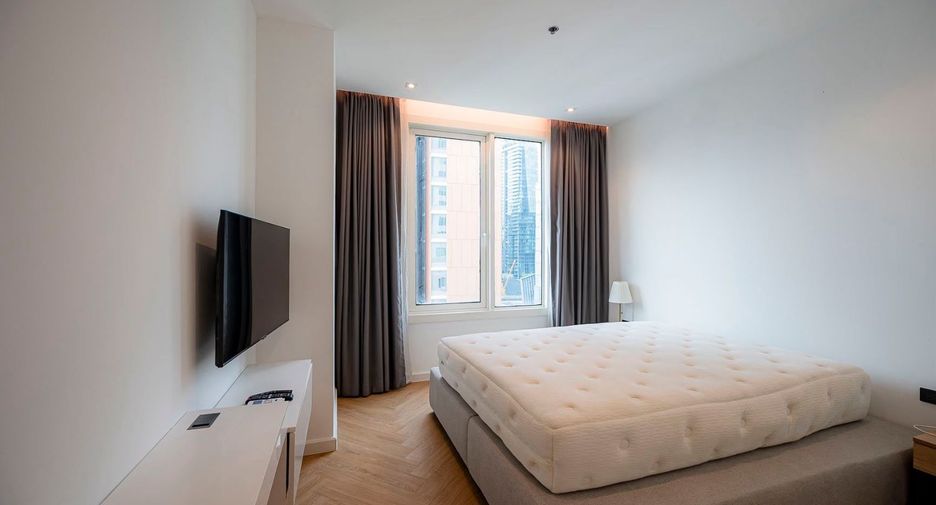 For sale 3 bedrooms condo in Khlong Toei, Bangkok