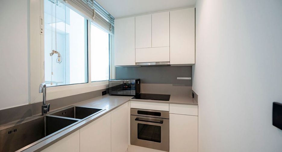 For sale 3 bedrooms condo in Khlong Toei, Bangkok