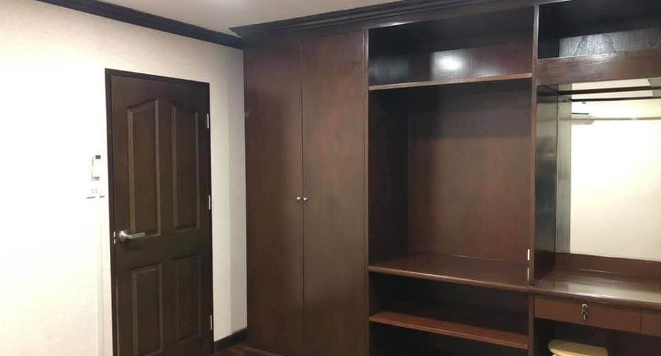 For sale 1 bed condo in Khlong San, Bangkok