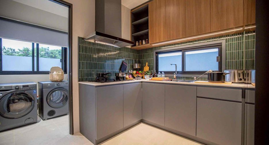 For sale 4 bedrooms house in Bang Lamung, Chonburi