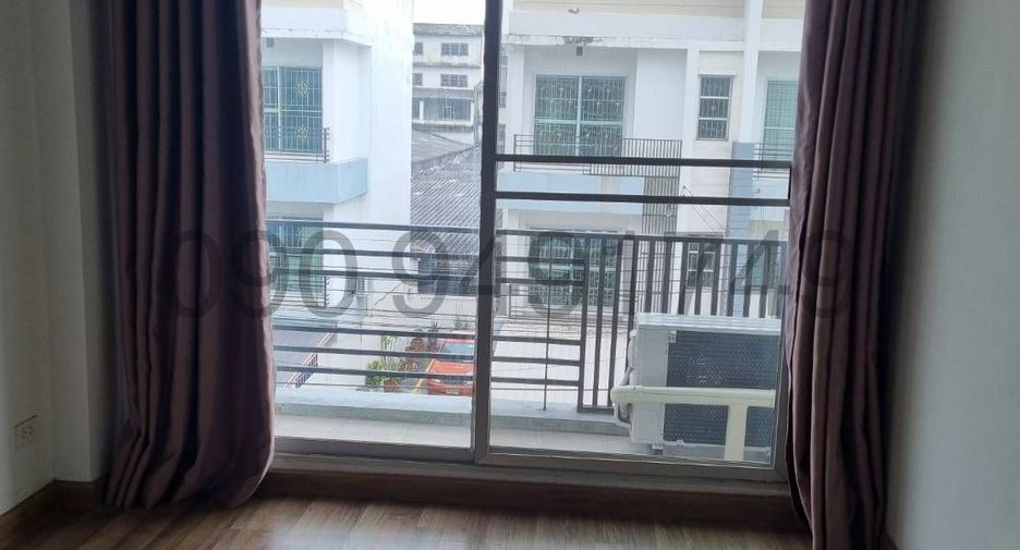For rent 4 bedrooms townhouse in Nong Khaem, Bangkok