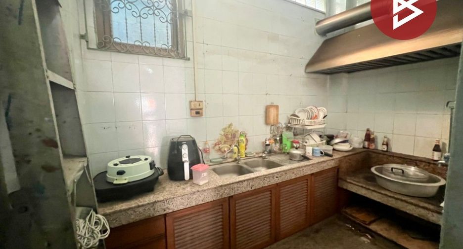 For sale 4 bedrooms retail Space in Rat Burana, Bangkok