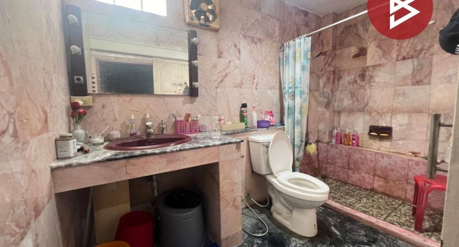 For sale 4 bedrooms retail Space in Rat Burana, Bangkok