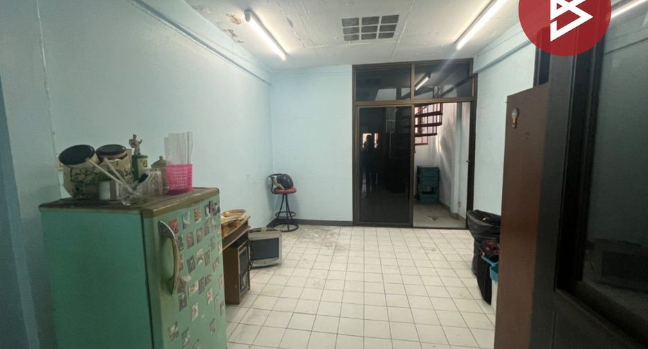 For sale 4 bedrooms retail Space in Rat Burana, Bangkok