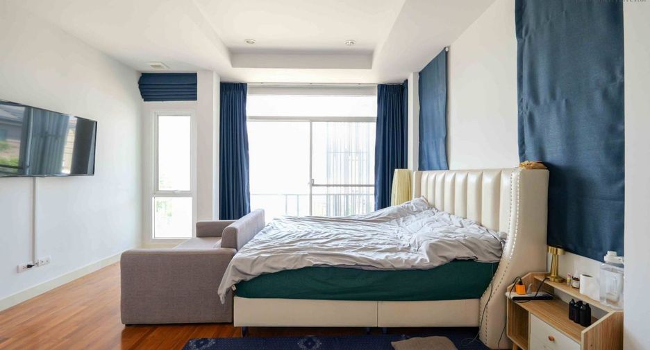 For sale 3 bedrooms house in Khan Na Yao, Bangkok