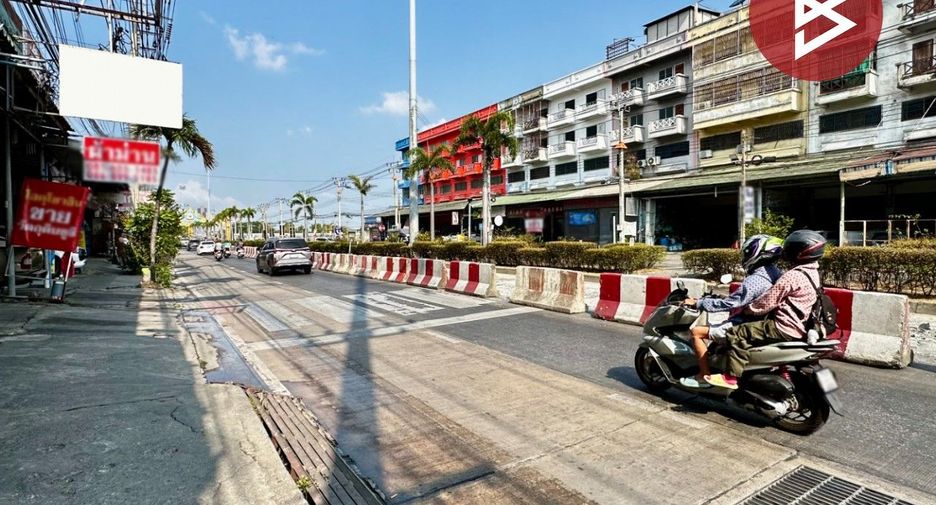 For sale 3 bedrooms retail Space in Mueang Samut Prakan, Samut Prakan