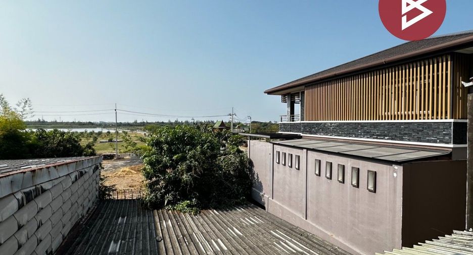 For sale 3 bedrooms retail Space in Mueang Samut Prakan, Samut Prakan