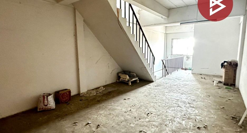 For sale 3 bedrooms retail Space in Mueang Samut Prakan, Samut Prakan