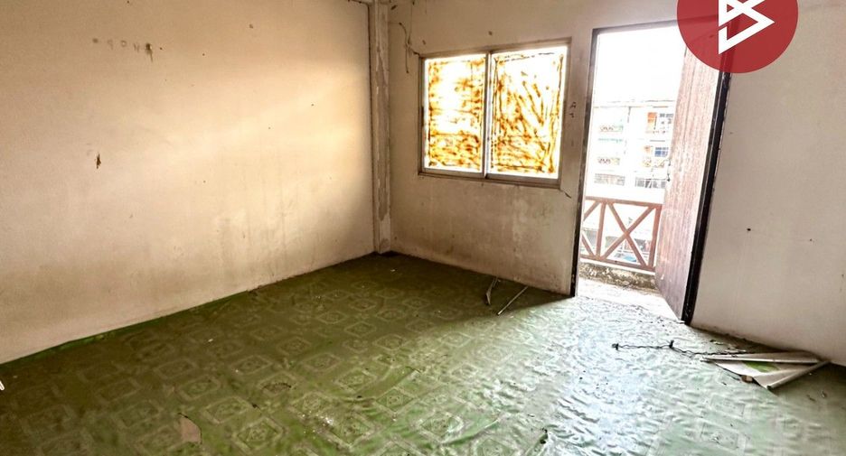 For sale 3 bedrooms retail Space in Mueang Samut Prakan, Samut Prakan