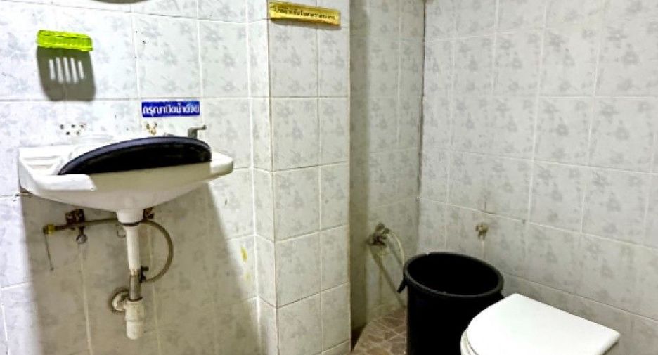 For sale 3 bedrooms retail Space in Mueang Samut Prakan, Samut Prakan