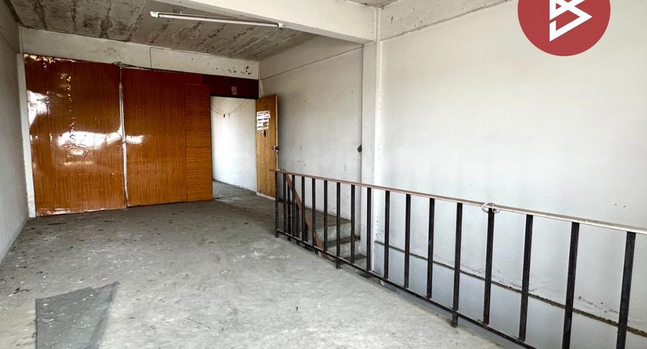 For sale 3 bedrooms retail Space in Mueang Samut Prakan, Samut Prakan