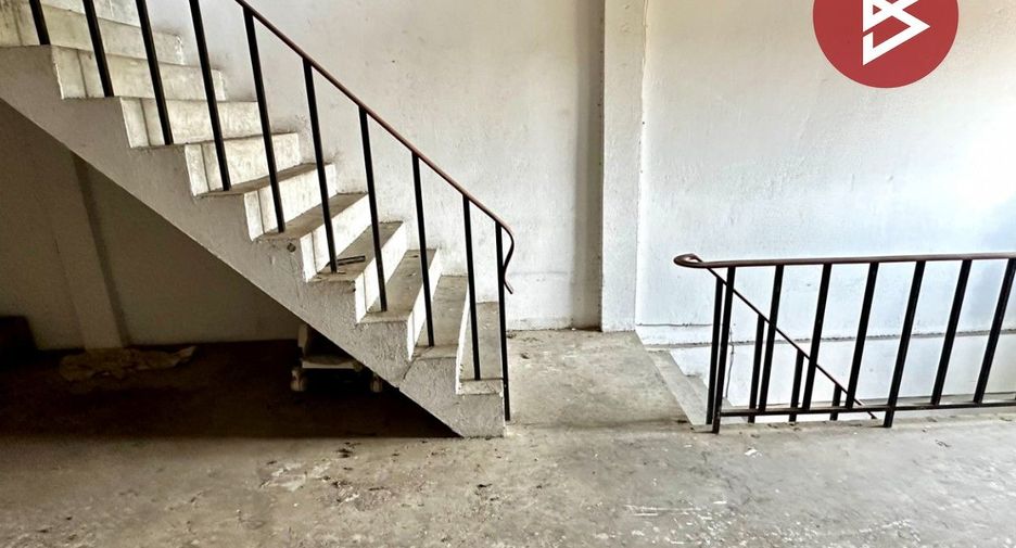 For sale 3 bedrooms retail Space in Mueang Samut Prakan, Samut Prakan