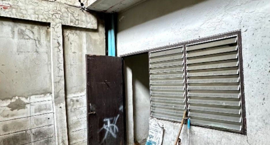 For sale 3 bedrooms retail Space in Mueang Samut Prakan, Samut Prakan
