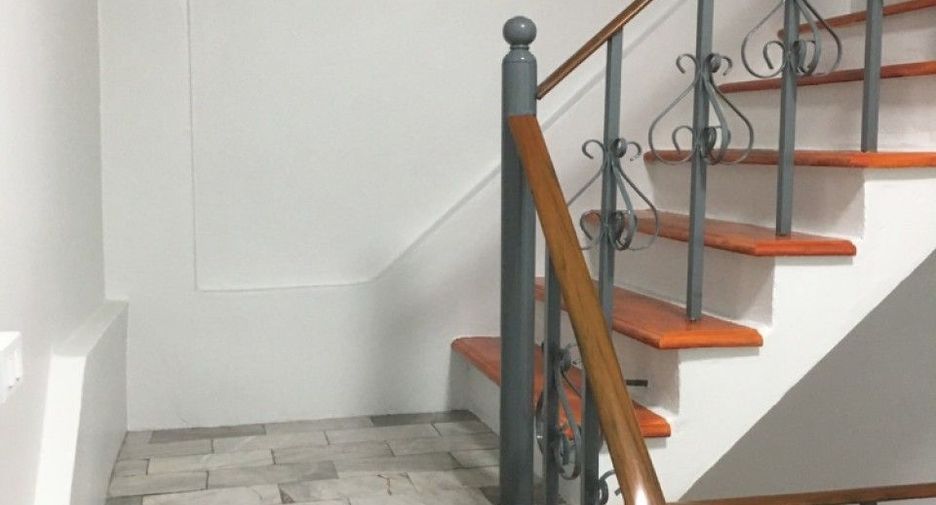 Продажа 3 спальни таунхаус в Тхунг Кхру, Бангкок