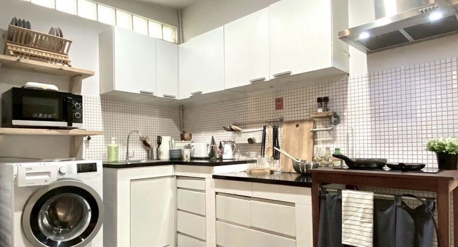 For rent 3 bedrooms townhouse in Watthana, Bangkok