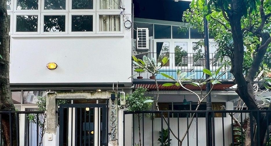 For rent 3 bedrooms townhouse in Watthana, Bangkok
