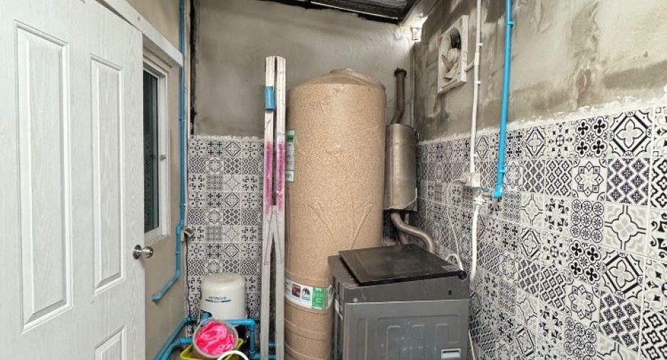 For sale 4 bedrooms townhouse in Lam Luk Ka, Pathum Thani