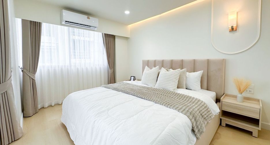 À vendre 2 chambres condo à Huai Khwang, Bangkok