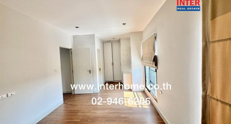 For sale 4 bedrooms house in Mueang Pathum Thani, Pathum Thani