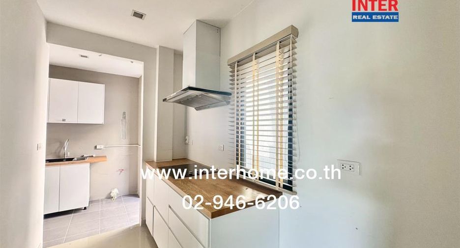For sale 4 bedrooms house in Mueang Pathum Thani, Pathum Thani