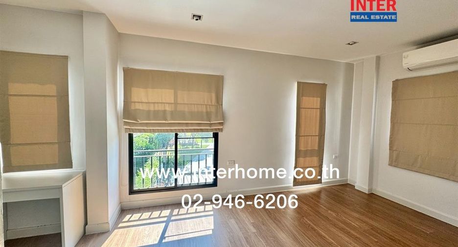 For sale 4 bedrooms house in Mueang Pathum Thani, Pathum Thani