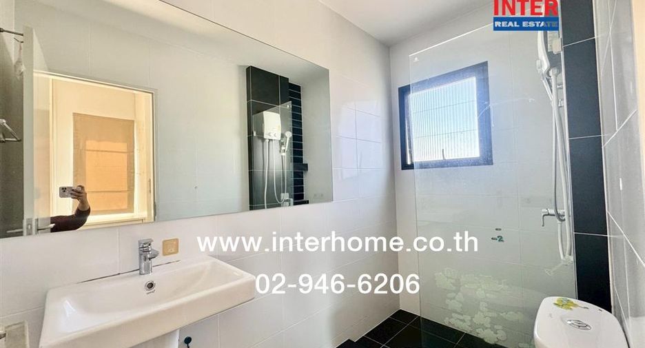 For sale 4 bedrooms house in Mueang Pathum Thani, Pathum Thani