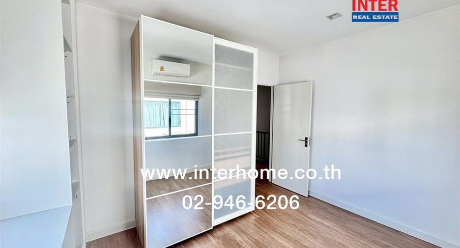 For sale 4 bedrooms house in Mueang Pathum Thani, Pathum Thani