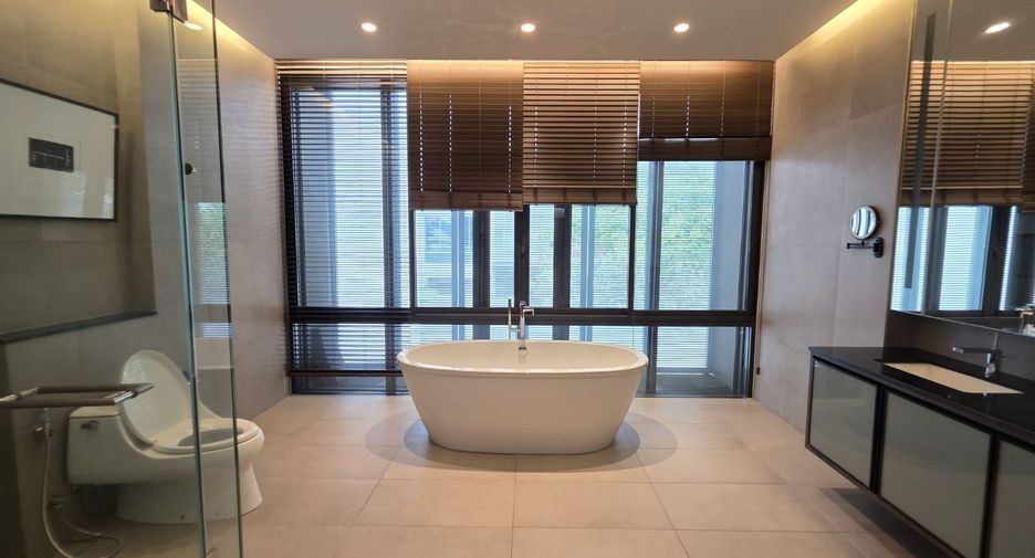 Casa en alquiler de 4 habitaciones en Watthana, Bangkok