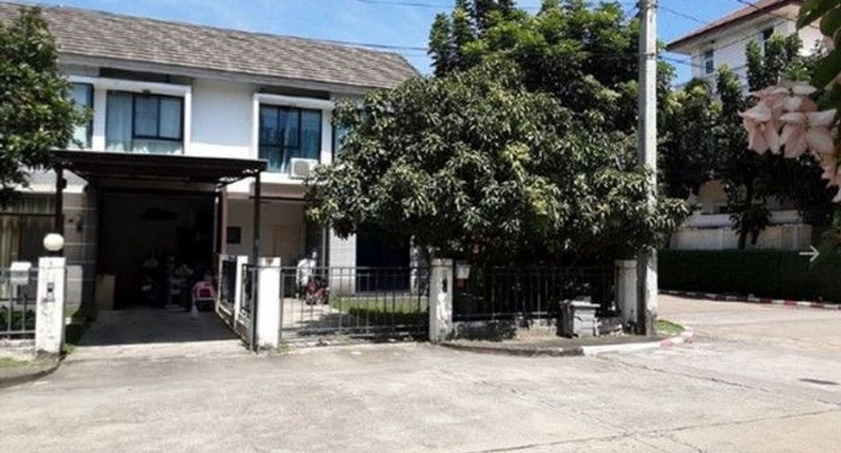 For sale 1 bed townhouse in Bang Khen, Bangkok