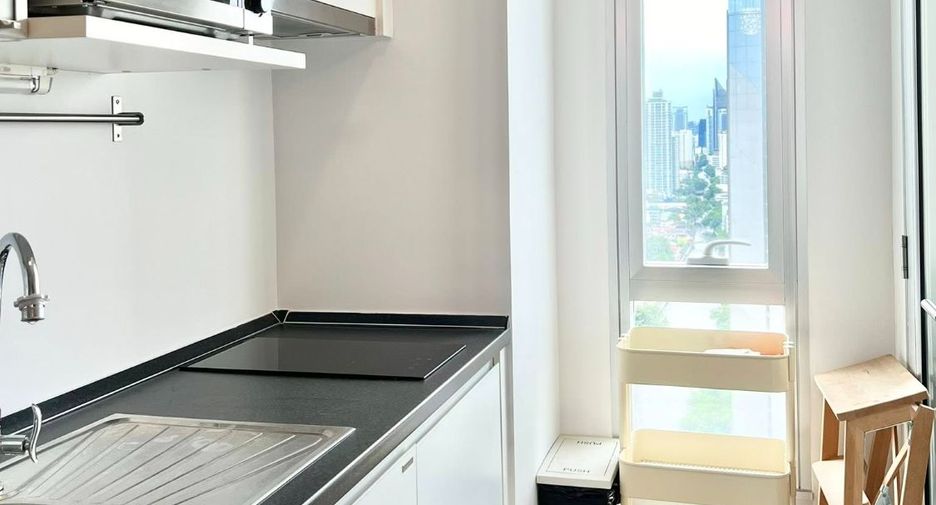 For rent 2 bedrooms condo in Watthana, Bangkok