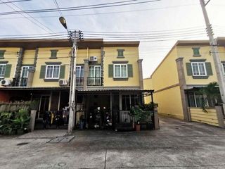 À vendre 1 chambre maison de ville à Ban Bueng, Chonburi