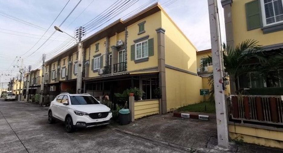 For sale 1 bed townhouse in Ban Bueng, Chonburi