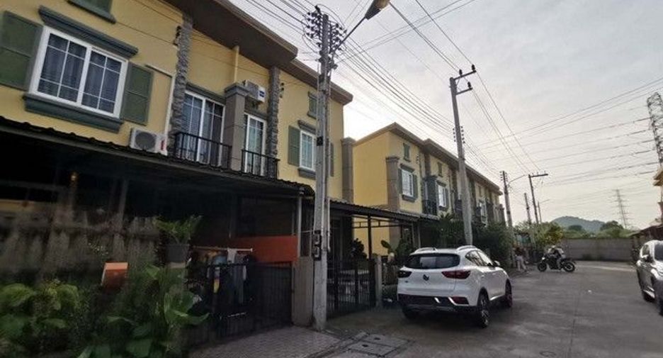 For sale 1 bed townhouse in Ban Bueng, Chonburi