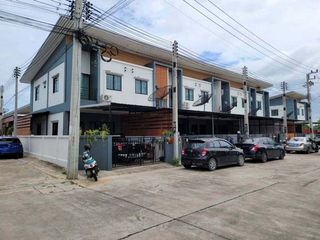 À vendre 1 chambre maison de ville à Ban Bueng, Chonburi